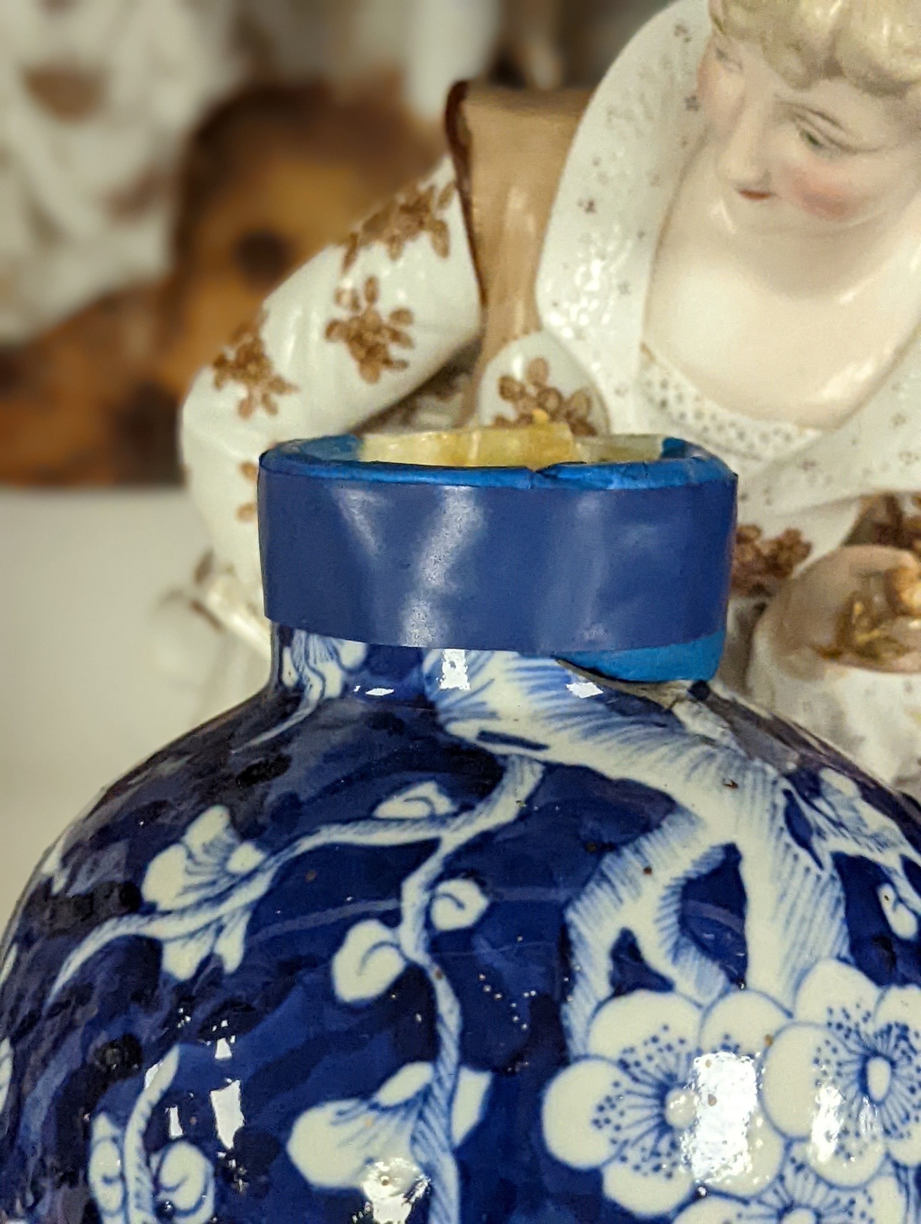 A pair of Chinese blue and white vases and eleven jars, six with covers., Vase and matching cover 28 cms high.